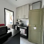 Cosy 2 Person Studio - Near Eiffel Tower
